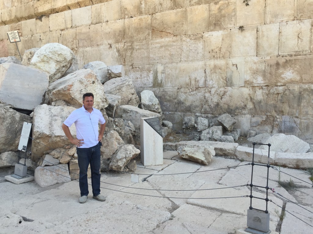 Israel 42 western wall of solomons temple